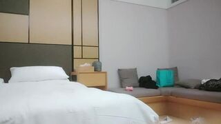 极品女神坐身上超近距离特写深喉
