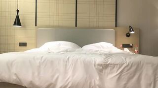 【小宝寻花】极品高颜值苗条妹子啪啪舌吻摸奶调情骑乘