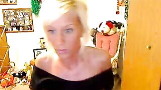 MILF Uses Daughter’s Webcam for Cash