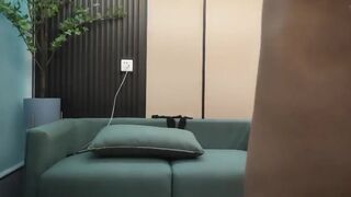 极品大圈女孩沙发上69舔弄啪啪