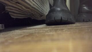 淫荡骚妇背着老公和别的男人搞在一起