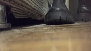 淫荡骚妇背着老公和别的男人搞在一起