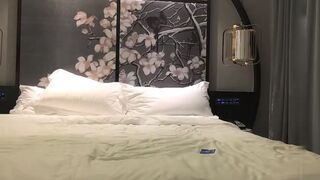 小宝寻花约苗条大奶高颜值妹子近距离拍摄口交上位骑乘抽插