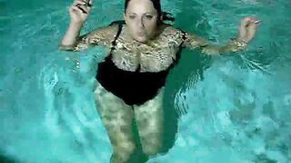 Poolside Blowjob Ends with a Swallow